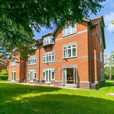 Large Apartment With Parking Guildford Luaran gambar