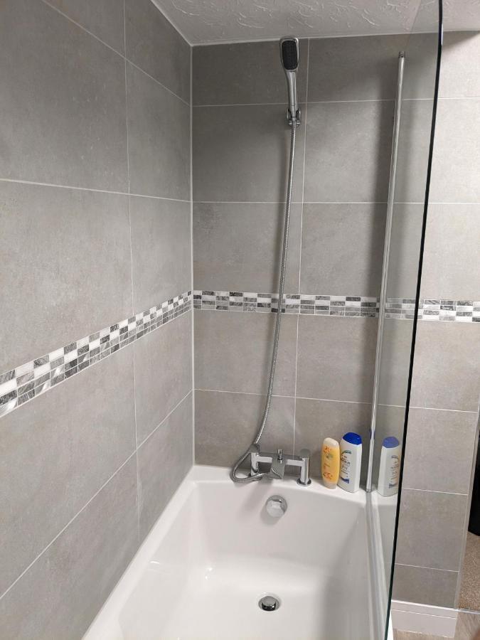 Large Apartment With Parking Guildford Luaran gambar