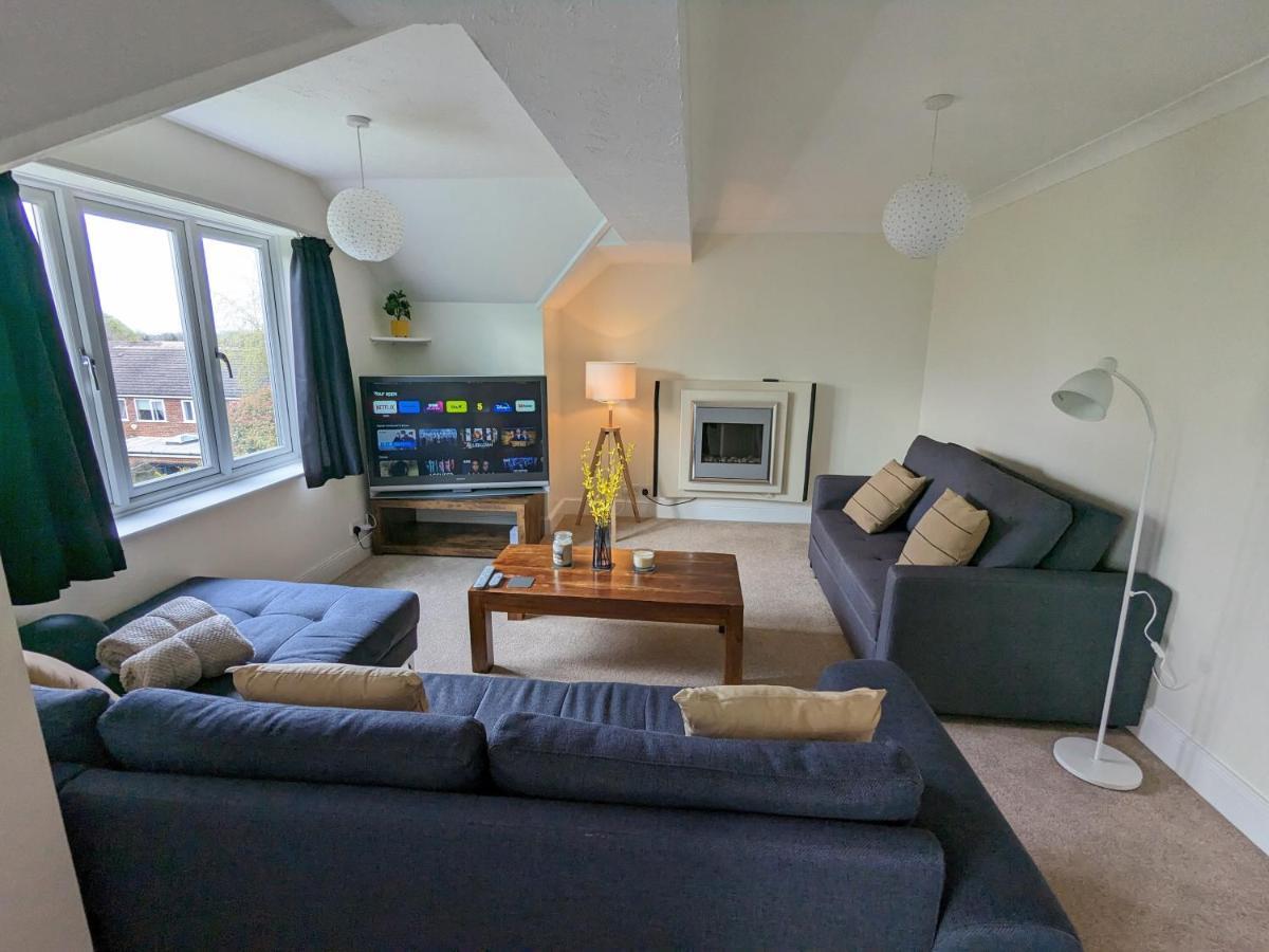Large Apartment With Parking Guildford Luaran gambar