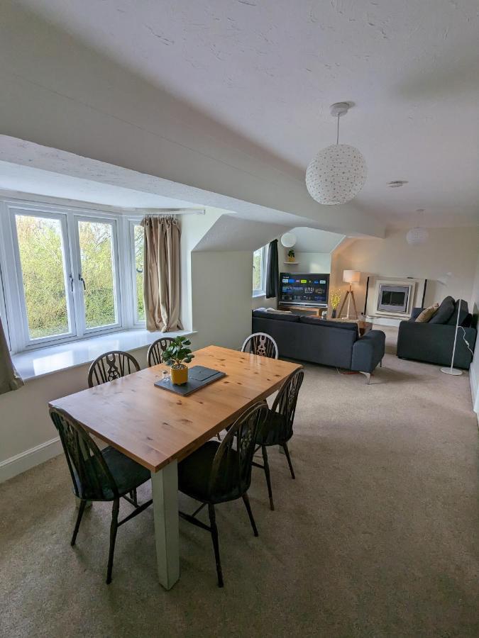 Large Apartment With Parking Guildford Luaran gambar