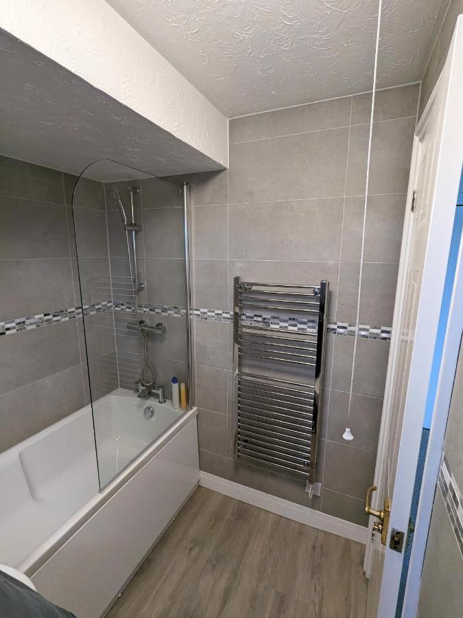 Large Apartment With Parking Guildford Luaran gambar