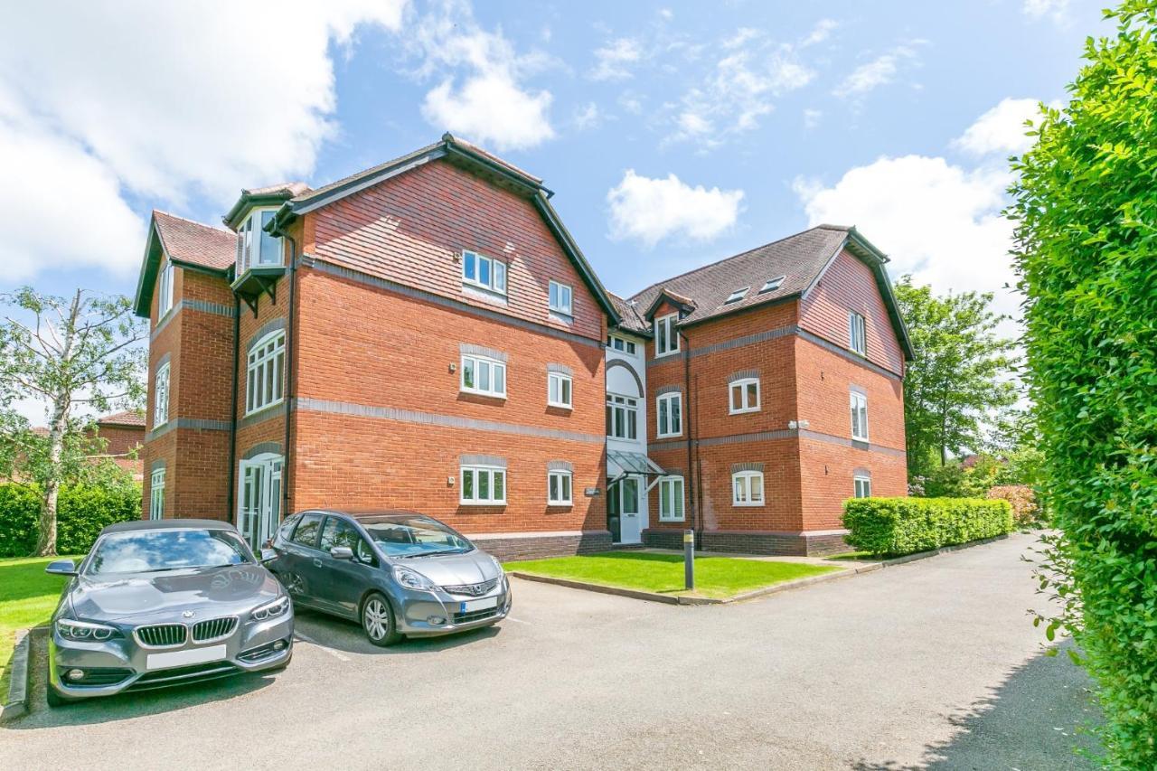 Large Apartment With Parking Guildford Luaran gambar